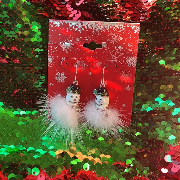 NEW snowman dangle earrings with fuzzy body - Picture 1 of 3